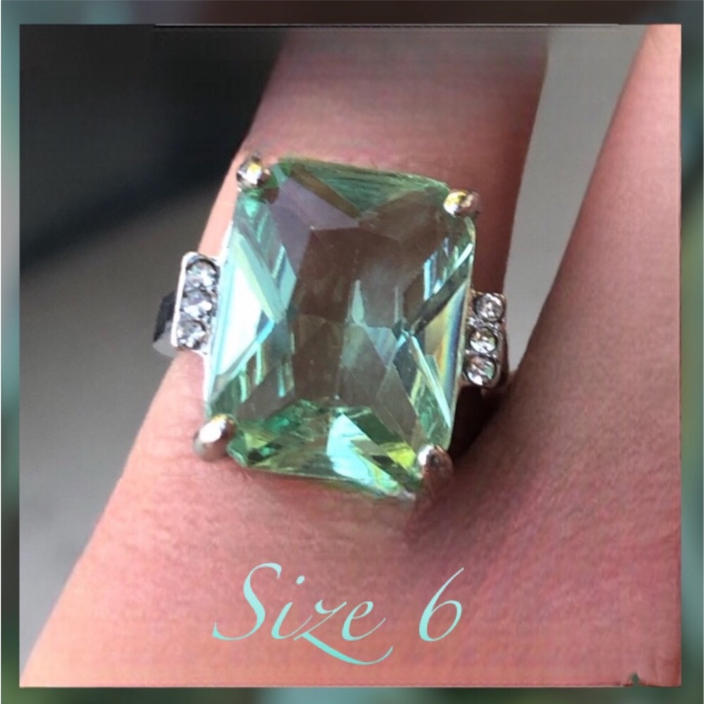 5⭐ Rated Sterling Silver Green Peridot Ring